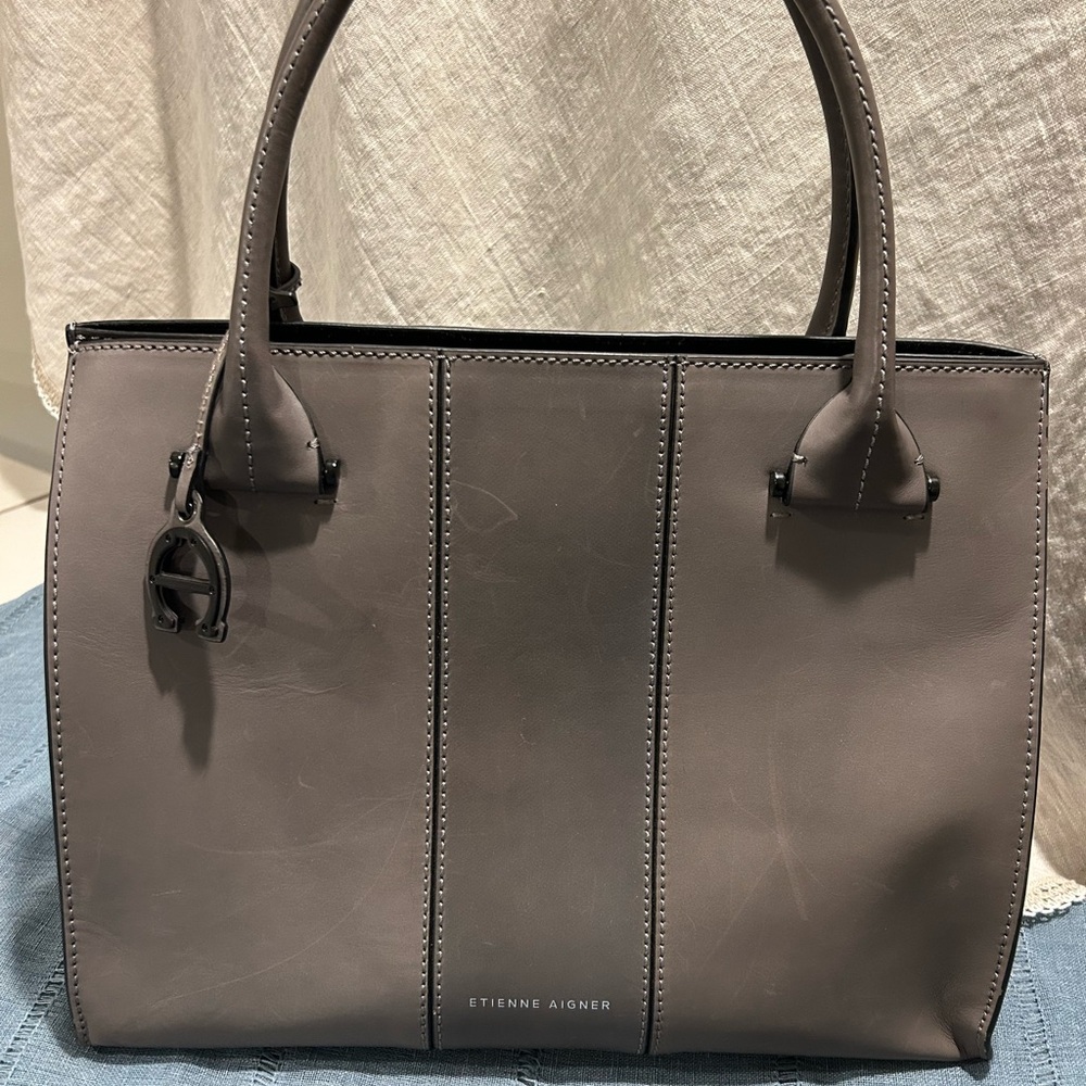 Etienne Aigner handbag - Picture 2 of 16